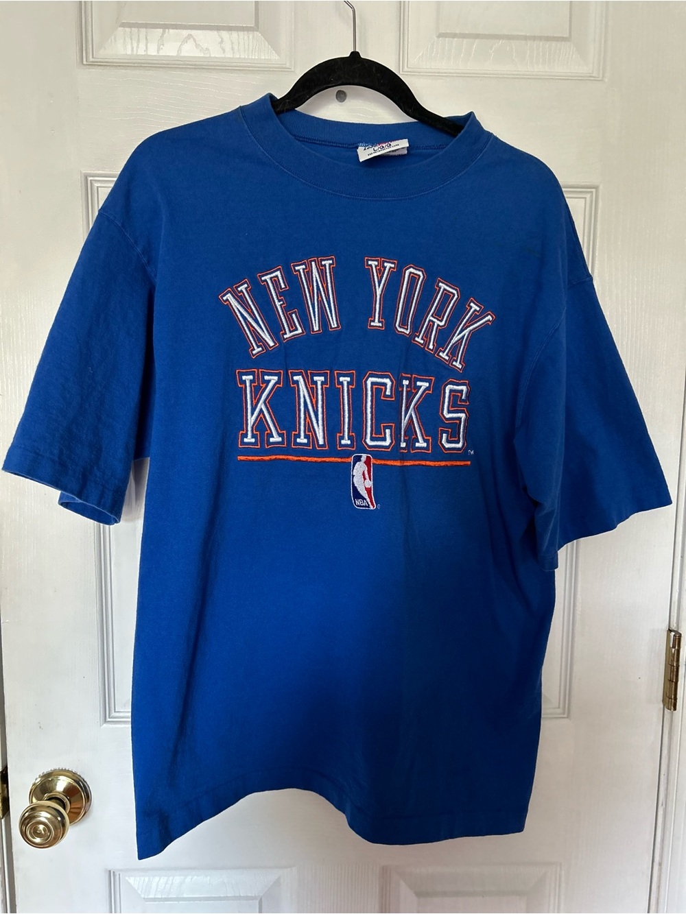 Vintage 1990s Embroidered New York Knicks Blue Short Sleeve Tee